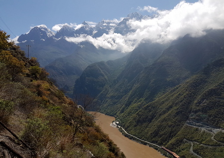 Helt i begynnelsen av Tiger Leaping Gorge